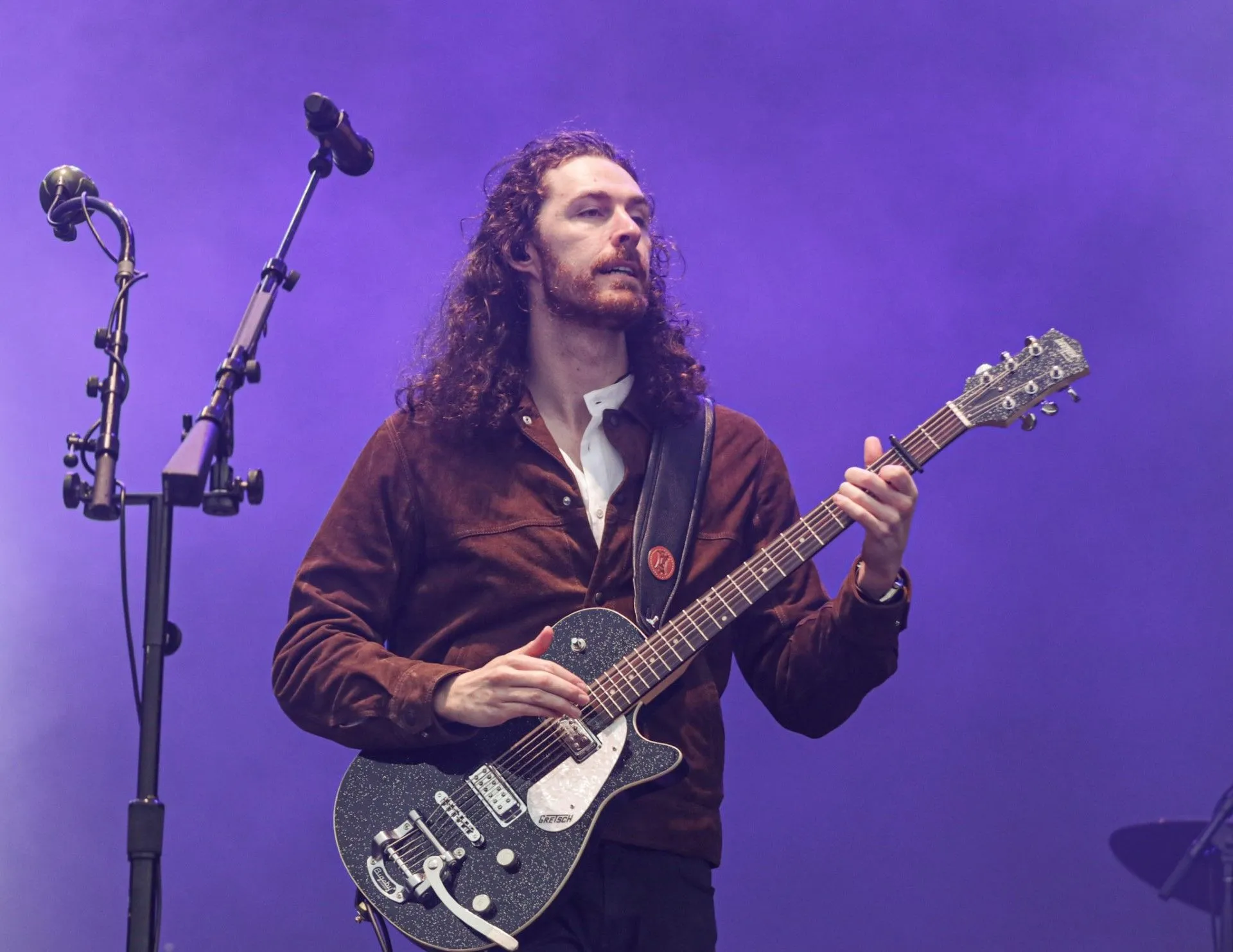 Doce demais para ficar no fundo do álbum: Hozier transforma bonustrack em fenômeno global