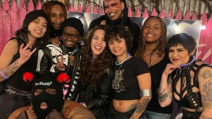 Artigo: Não existe emo preto?